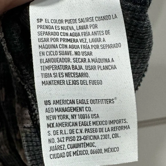 AEO Dark Blue Floral Short Sleeve Crop Top - Size Small - Picture 7 of 8